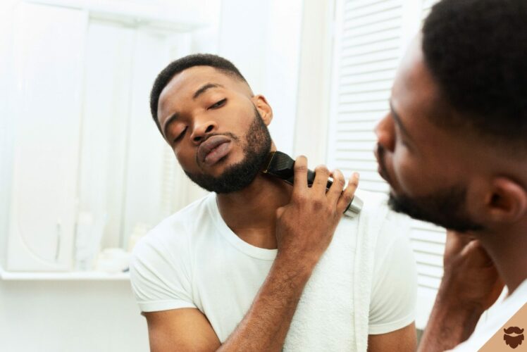homme-noir-barbe-tondeuse-rase-wm homme-noir-barbe-tondeuse-rase-wm