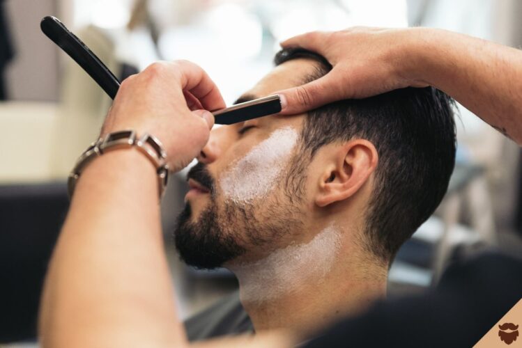 homme-rasoir-coupe-choux-rase-barbe-courte-trous homme-rasoir-coupe-choux-rase-barbe-courte-trous