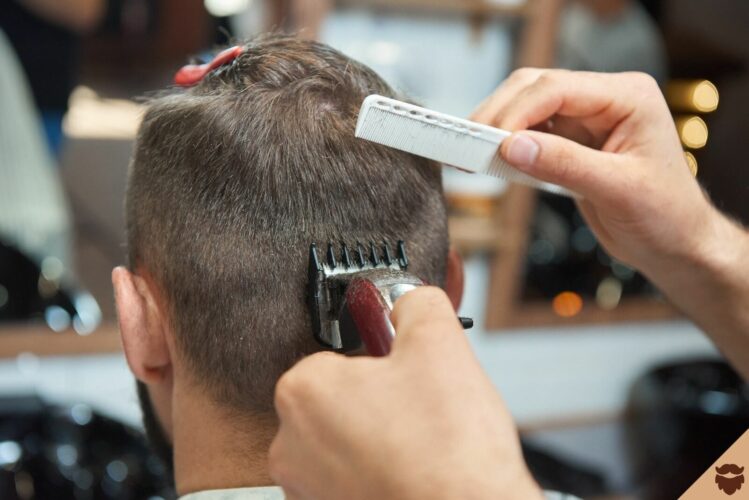 homme-tondeuse-peigne-couper-cheveux-barbier homme-tondeuse-peigne-couper-cheveux-barbier